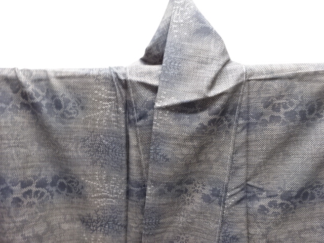  未使用品　花模様織り出し本場泥大島紬着物(7マルキ)